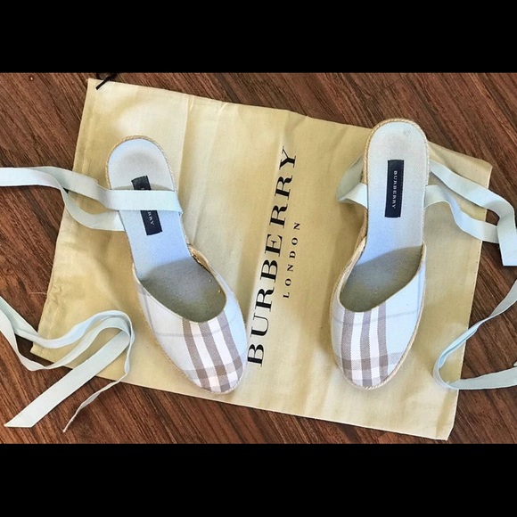 Burberry Shoes - Preowned Burberry Tie up Sandals